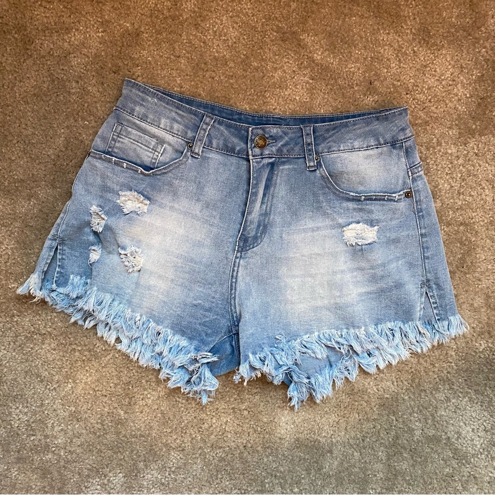 Distressed denim shorts - medium